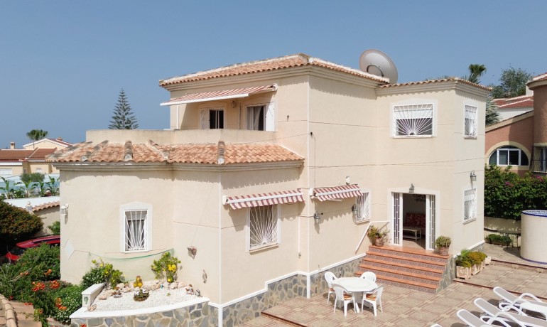 Sale - Villa -
Ciudad Quesada - Campo De Golf La Marquesa