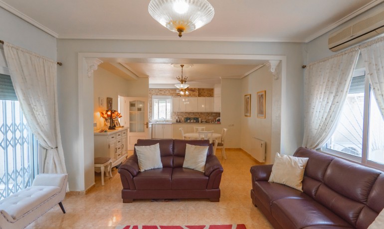 Sale - Villa -
Ciudad Quesada - Campo De Golf La Marquesa
