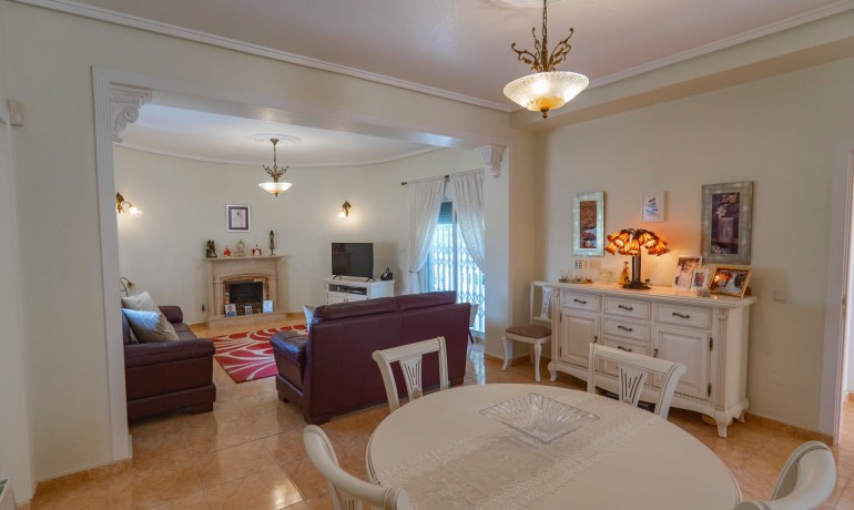 Sale - Villa -
Ciudad Quesada - Campo De Golf La Marquesa