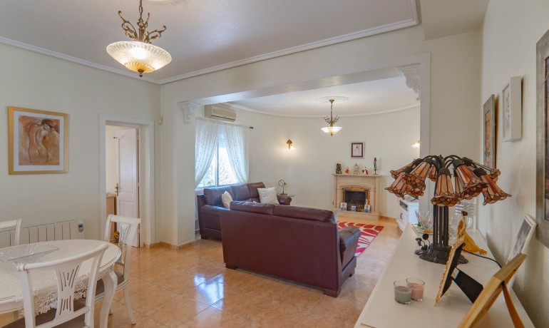 Sale - Villa -
Ciudad Quesada - Campo De Golf La Marquesa