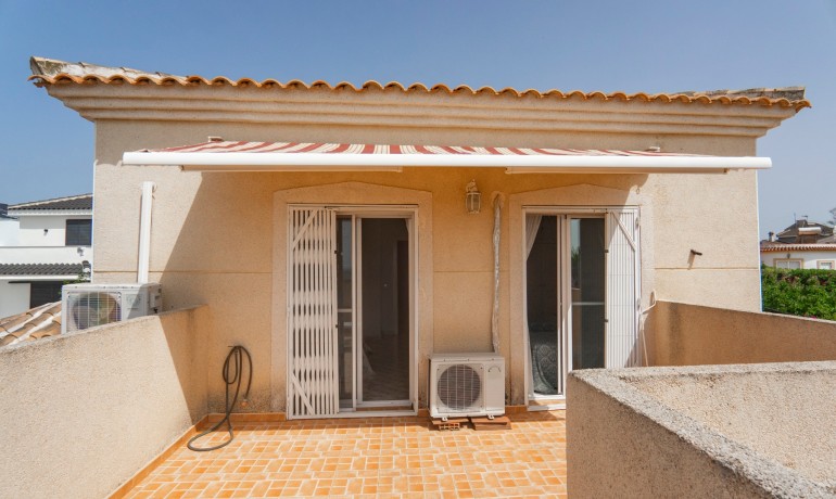Sale - Villa -
Ciudad Quesada - Campo De Golf La Marquesa