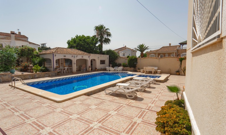 Sale - Villa -
Ciudad Quesada - Campo De Golf La Marquesa