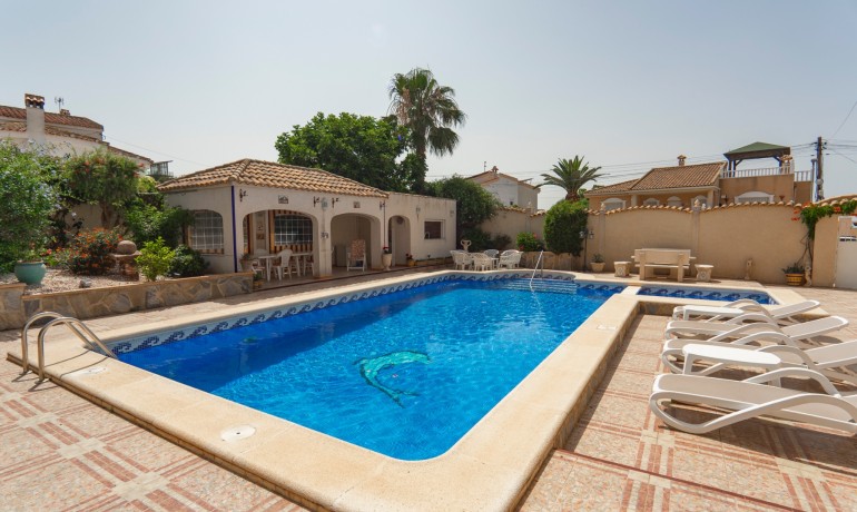 Sale - Villa -
Ciudad Quesada - Campo De Golf La Marquesa