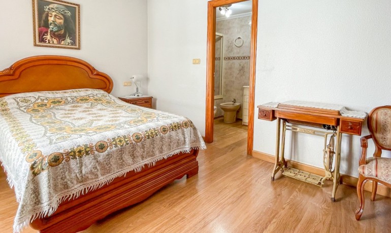Revente - Appartement / Flat -
Torrevieja - Playa Acequion
