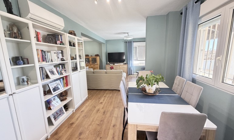 Revente - Villa -
Orihuela Costa - Villamartin