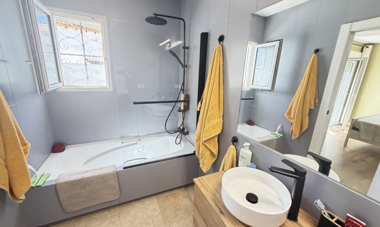 Revente - Villa -
Orihuela Costa - Villamartin