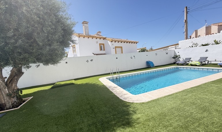 Revente - Villa -
Orihuela Costa - Villamartin