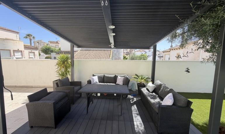 Revente - Villa -
Orihuela Costa - Villamartin