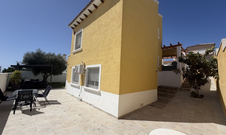Revente - Villa -
Orihuela Costa - Villamartin