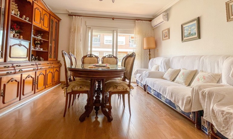 Revente - Appartement / Flat -
Torrevieja* - El Acequión - Los Náufragos