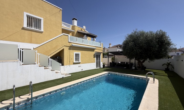 Revente - Villa -
Villamartin