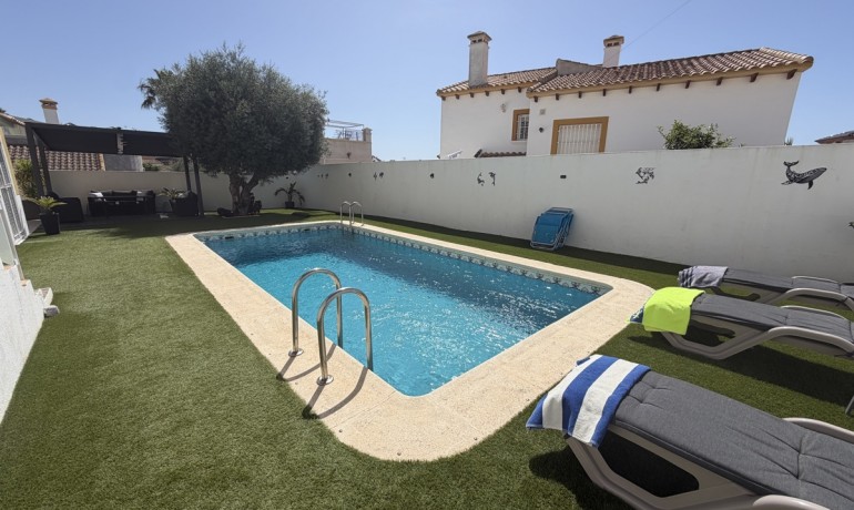 Revente - Villa -
Villamartin