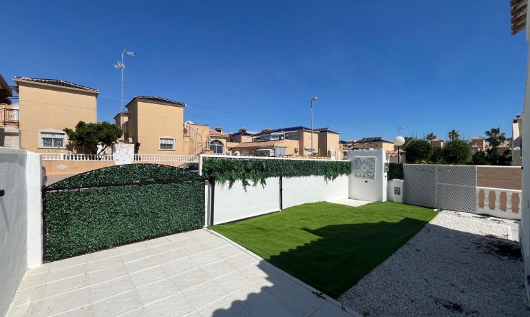 Revente - Maison -
Orihuela Costa - Punta Prima