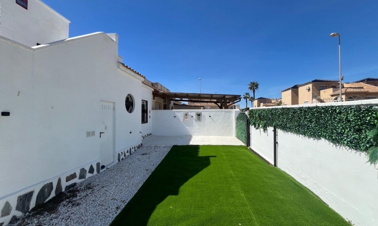 Revente - Maison -
Orihuela Costa - Punta Prima