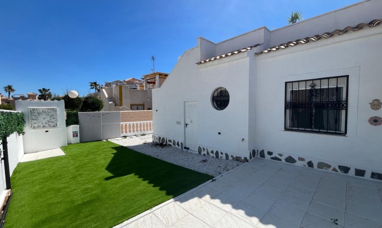 Revente - Maison -
Orihuela Costa - Punta Prima