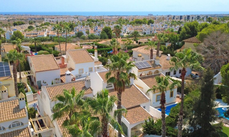 Revente - Villa -
Orihuela Costa - Villamartin