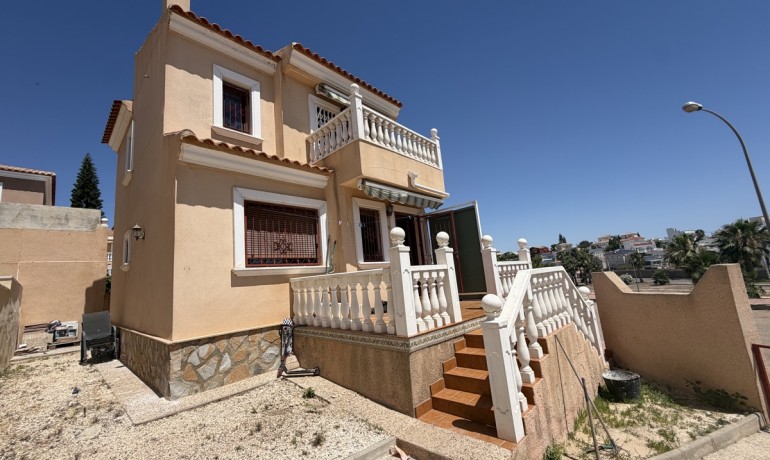 Revente - Villa -
Orihuela Costa - Villamartin