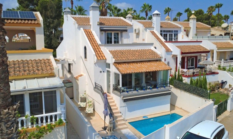 Revente - Villa -
Orihuela Costa* - Villamartin*