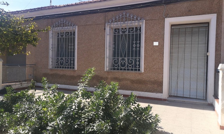 Sale - Townhouse / Semi-detached -
Los Montesinos