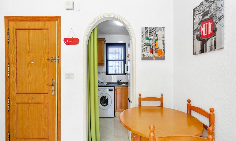Sale - Apartment / flat -
Torrevieja - Aguas nuevas 1