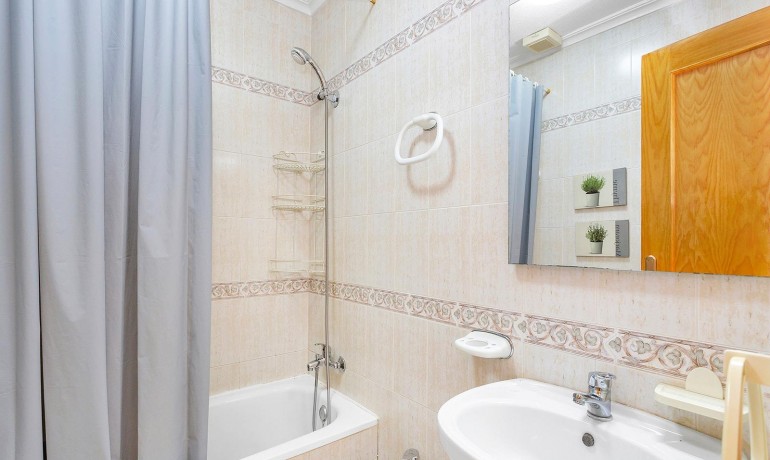 Sale - Apartment / flat -
Torrevieja - Aguas nuevas 1