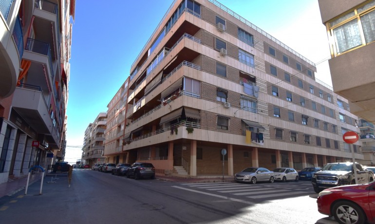 Sale - Apartment / flat -
Torrevieja - Playa Acequion