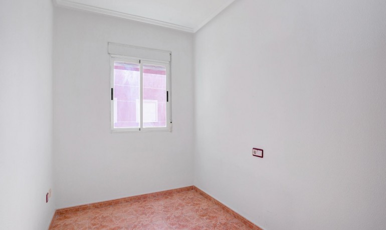 Sale - Apartment / flat -
Torrevieja - Calas blanca