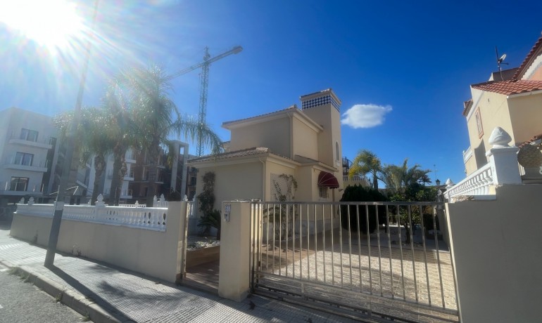 Herverkoop - Detached House / Villa -
Orihuela Costa - Playa Flamenca