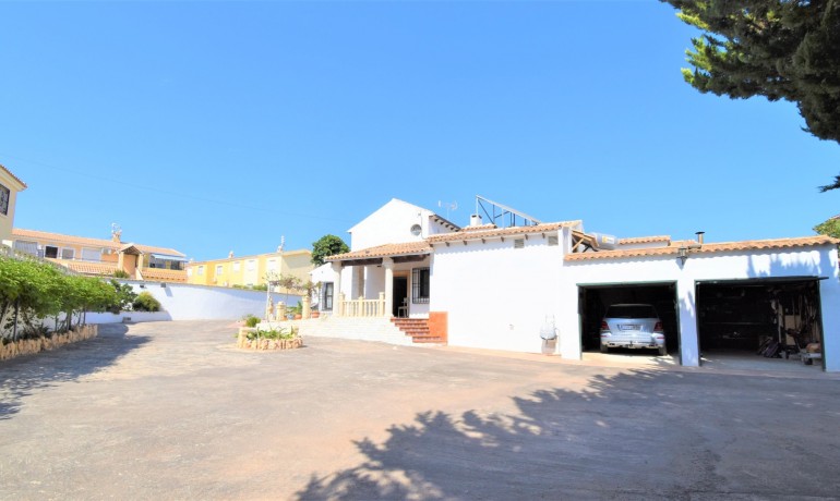 Sale - Villa -
Orihuela Costa