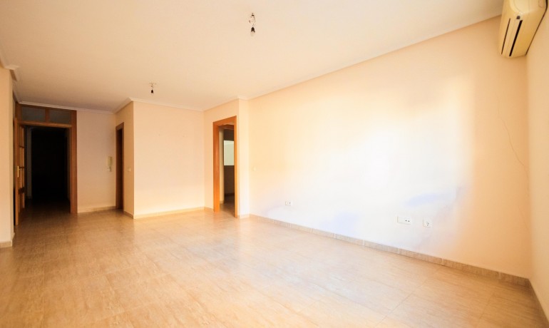 Sale - Apartment / flat -
Torrevieja Centro