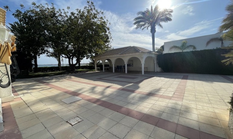 Sale - Villa -
Punta Prima