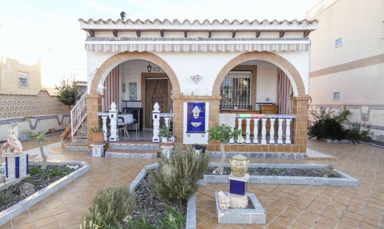 Sale - Villa -
Torrevieja