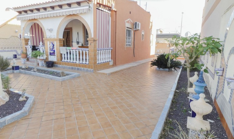 Sale - Villa -
Torrevieja