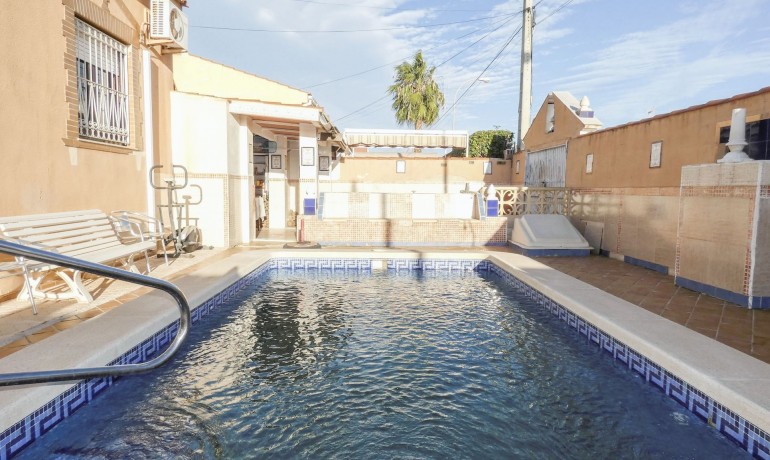 Sale - Villa -
Torrevieja