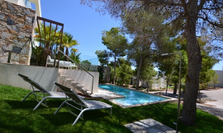 Sale - Villa -
Orihuela Costa - Las Colinas Golf