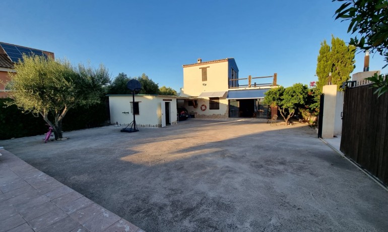 Sale - Finca / Country Property -
Orihuela - Benferri