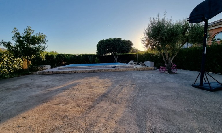 Sale - Finca / Country Property -
Orihuela - Benferri