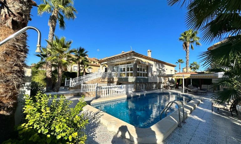 Sale - Villa -
Orihuela - Benferri