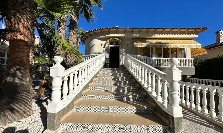 Sale - Villa -
Orihuela - Benferri