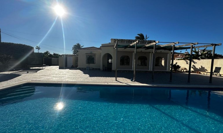 Herverkoop - Villa -
La Siesta - El Salado - Torreta - Torreta Florida