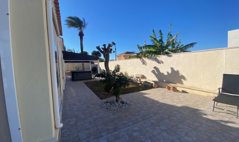 Sale - Villa -
La Siesta - El Salado - Torreta - Torreta Florida