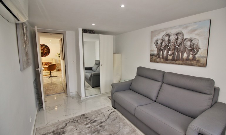 Sale - Villa -
Villamartin - Villamartín