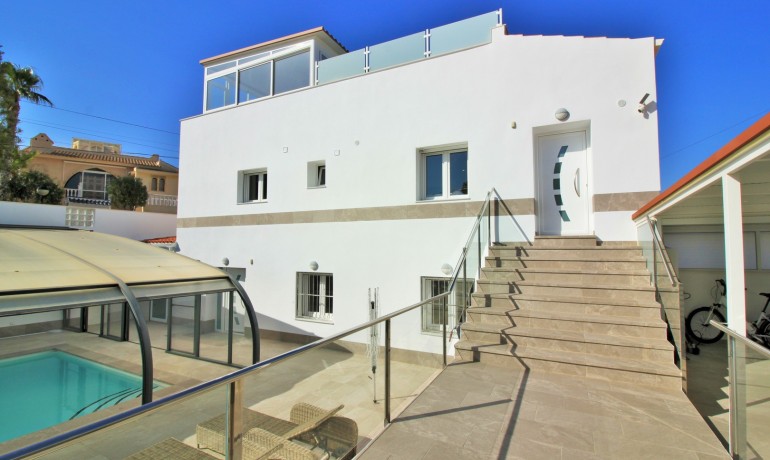 Sale - Villa -
Villamartin - Villamartín