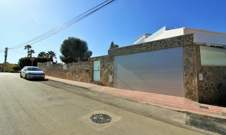 Herverkoop - Villa -
Orihuela Costa* - Villamartin*