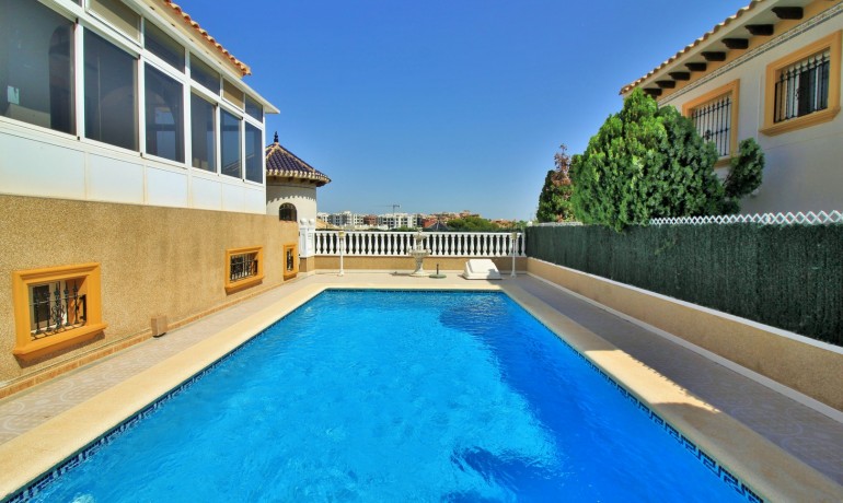 Sale - Villa -
Orihuela Costa* - Villamartin*