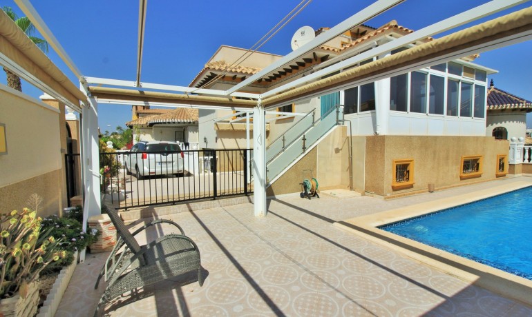 Sale - Villa -
Orihuela Costa* - Villamartin*