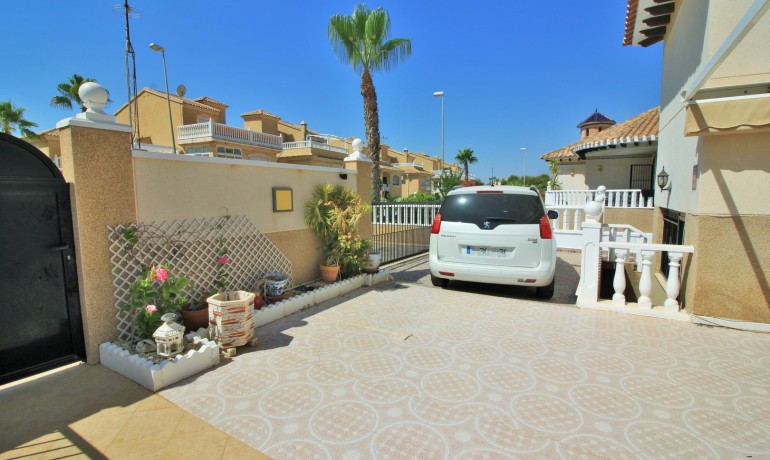 Revente - Villa -
Orihuela Costa* - Villamartin*