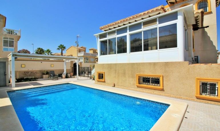 Sale - Villa -
Orihuela Costa* - Villamartin*