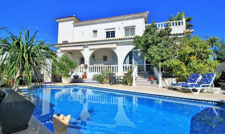 Sale - Villa -
Orihuela Costa* - Villamartin*