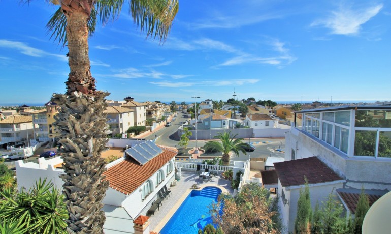 Herverkoop - Villa -
Orihuela Costa* - Villamartin*